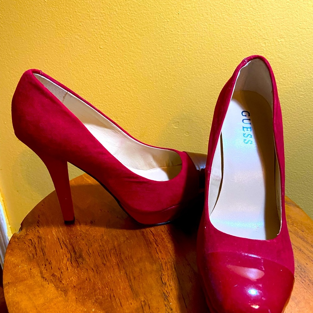 Suede patent accent platform pumps